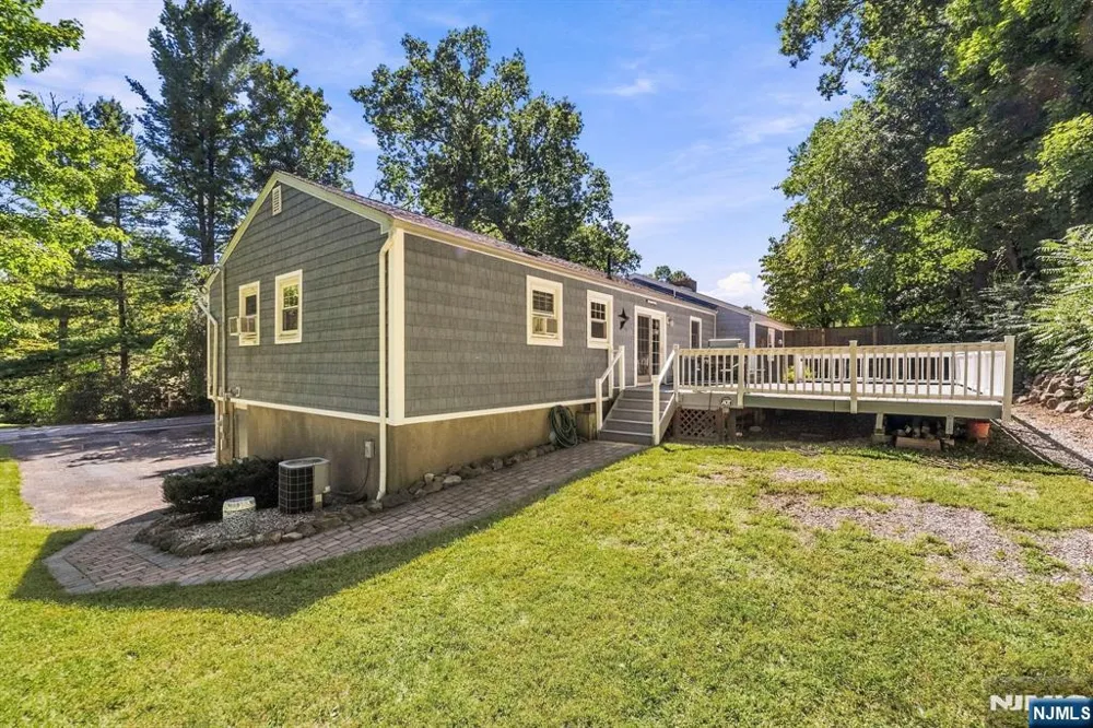 18 Fox Hollow Court Vernon, NJ 07462