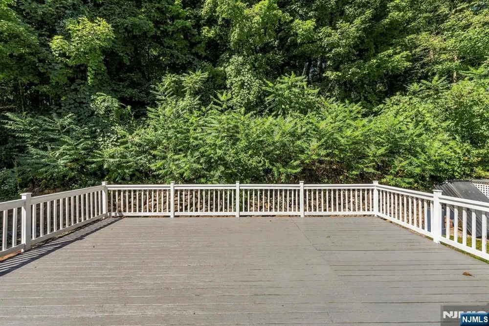 18 Fox Hollow Court Vernon, NJ 07462