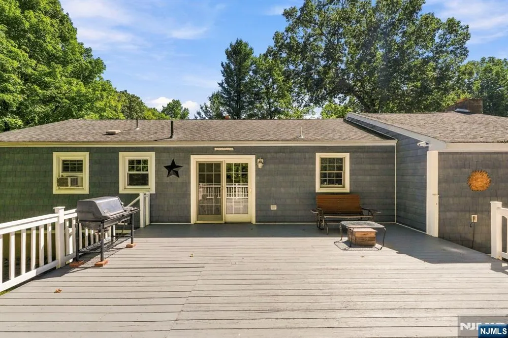18 Fox Hollow Court Vernon, NJ 07462