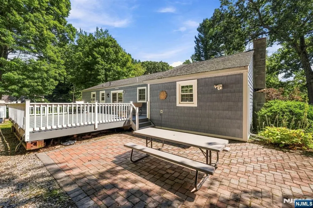 18 Fox Hollow Court Vernon, NJ 07462