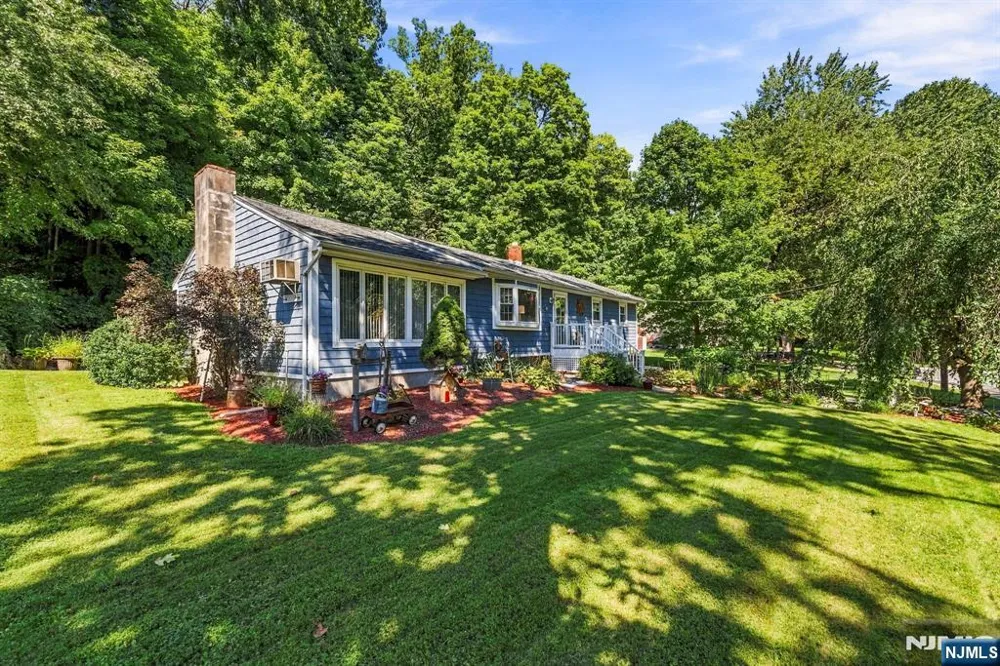 18 Fox Hollow Court Vernon, NJ 07462