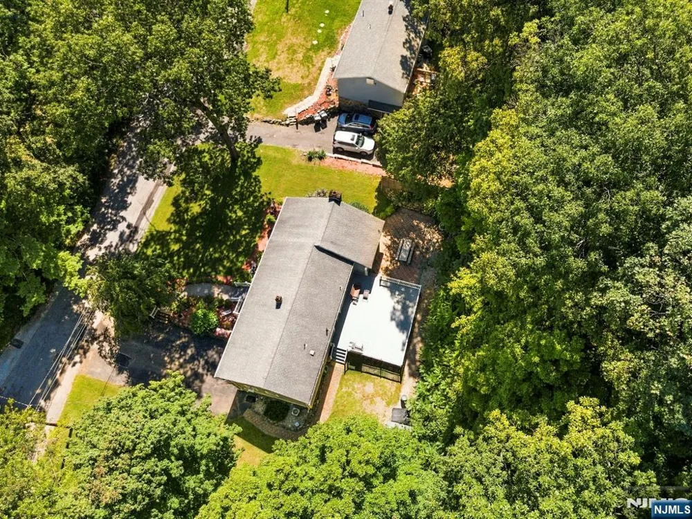 18 Fox Hollow Court Vernon, NJ 07462