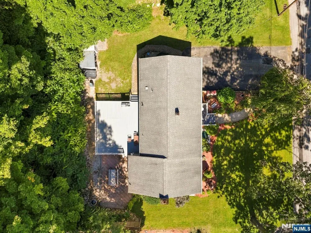 18 Fox Hollow Court Vernon, NJ 07462