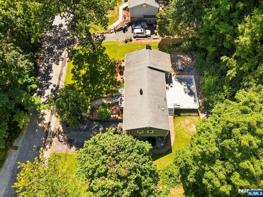 18 Fox Hollow Court Vernon, NJ 07462