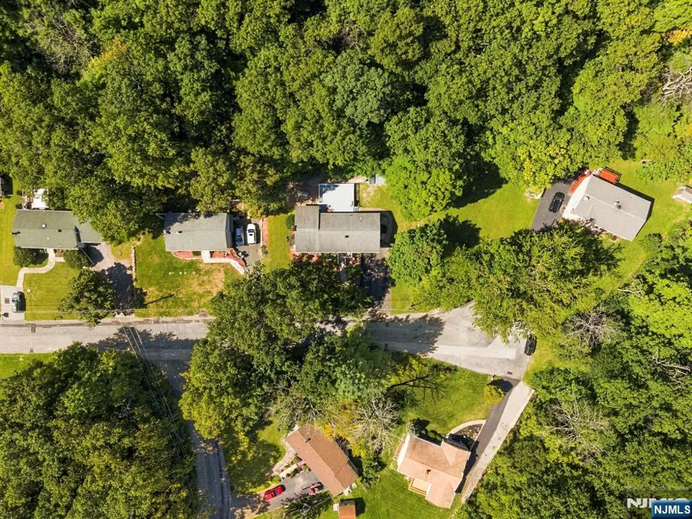18 Fox Hollow Court Vernon, NJ 07462