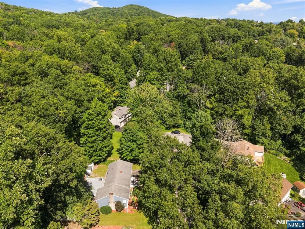 18 Fox Hollow Court Vernon, NJ 07462