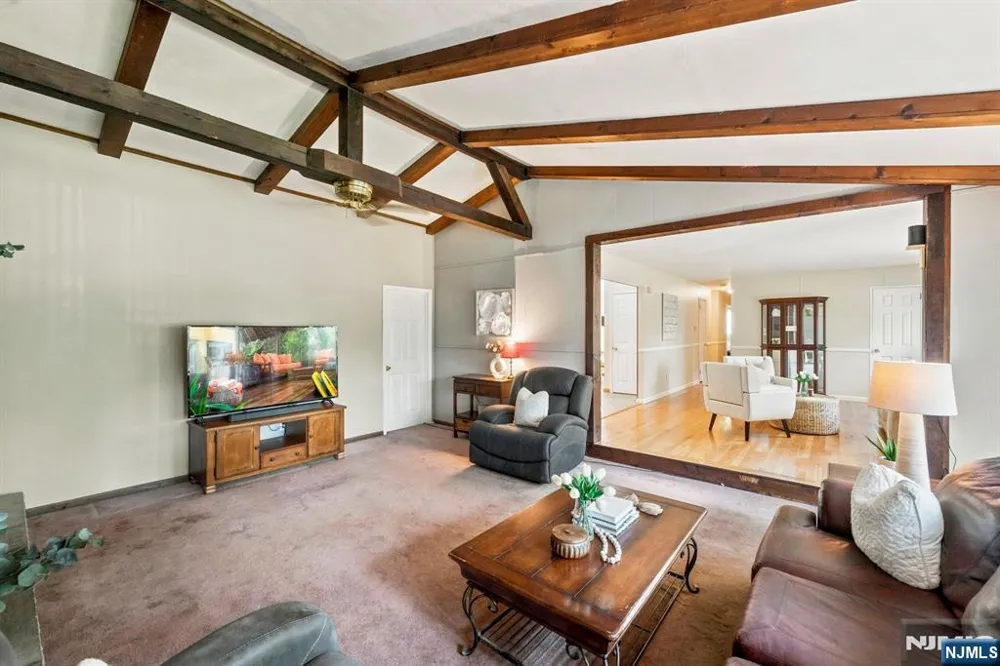 18 Fox Hollow Court Vernon, NJ 07462