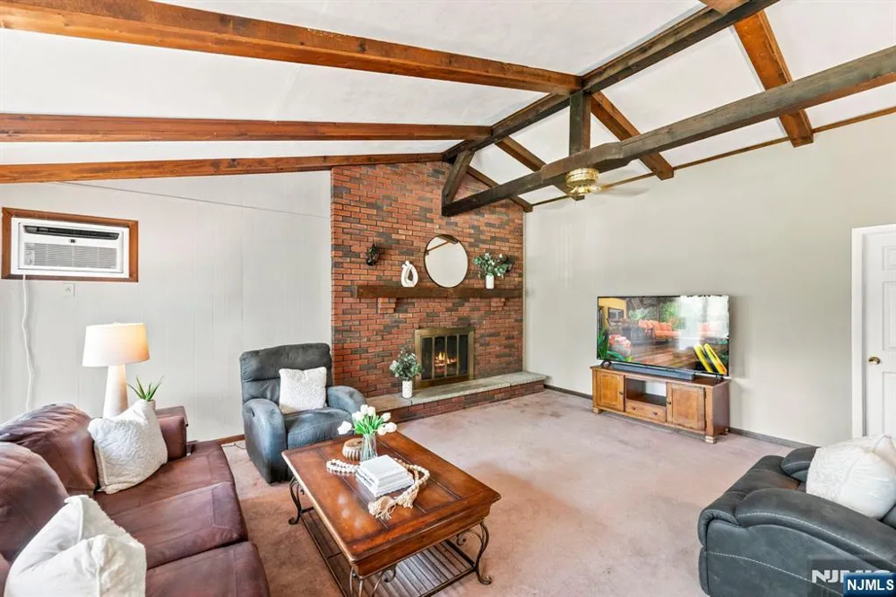 18 Fox Hollow Court Vernon, NJ 07462