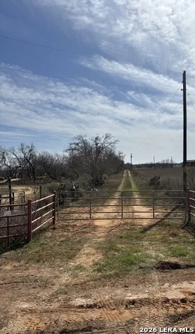 946 County Road 2863 Bigfoot, TX 78006