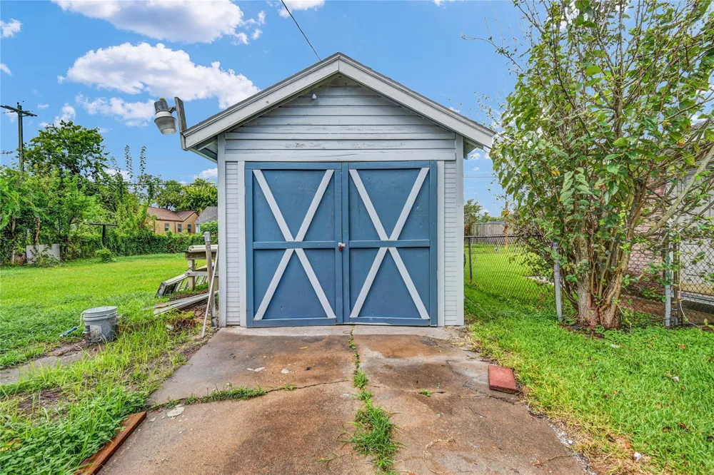 1127 W 4th Street Freeport, TX 77541