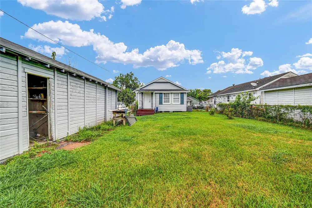 1127 W 4th Street Freeport, TX 77541