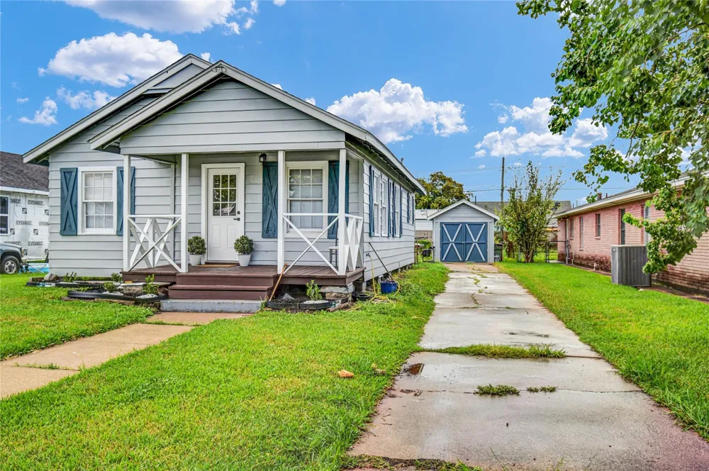 1127 W 4th Street Freeport, TX 77541