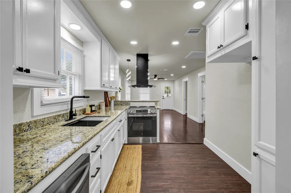1127 W 4th Street Freeport, TX 77541
