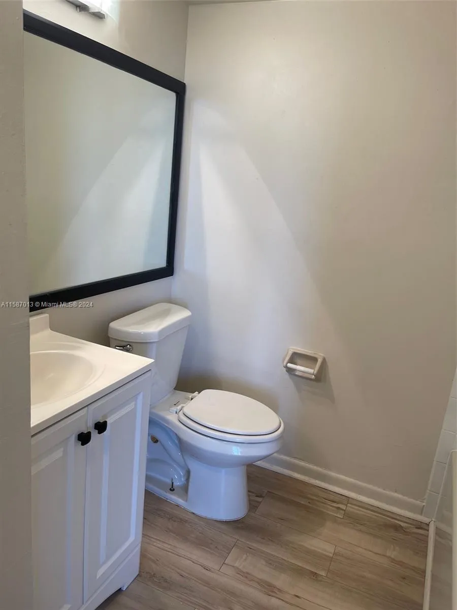 212 Lake Pointe Drive #313 Oakland Park, FL 33309