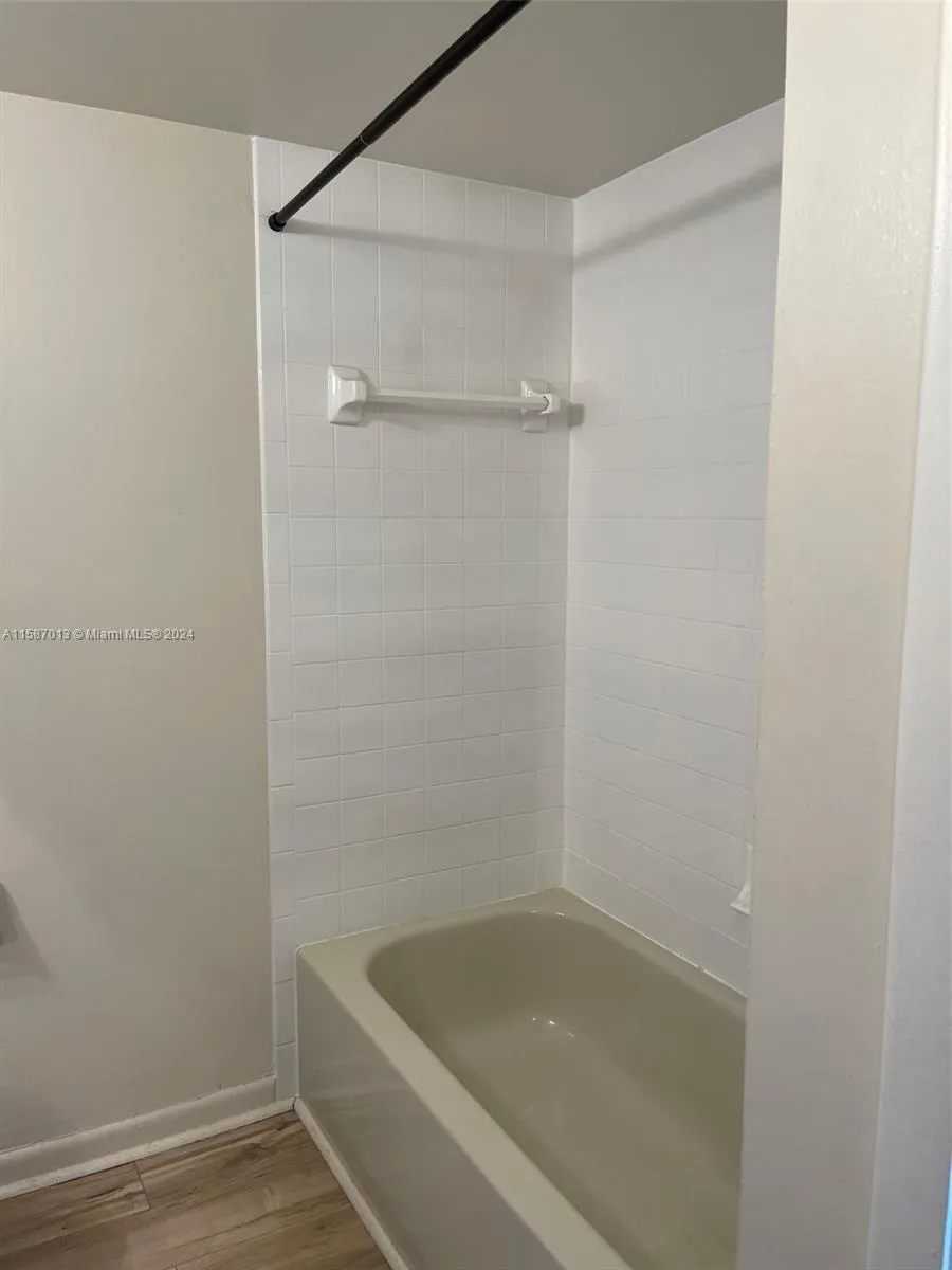 212 Lake Pointe Drive #313 Oakland Park, FL 33309