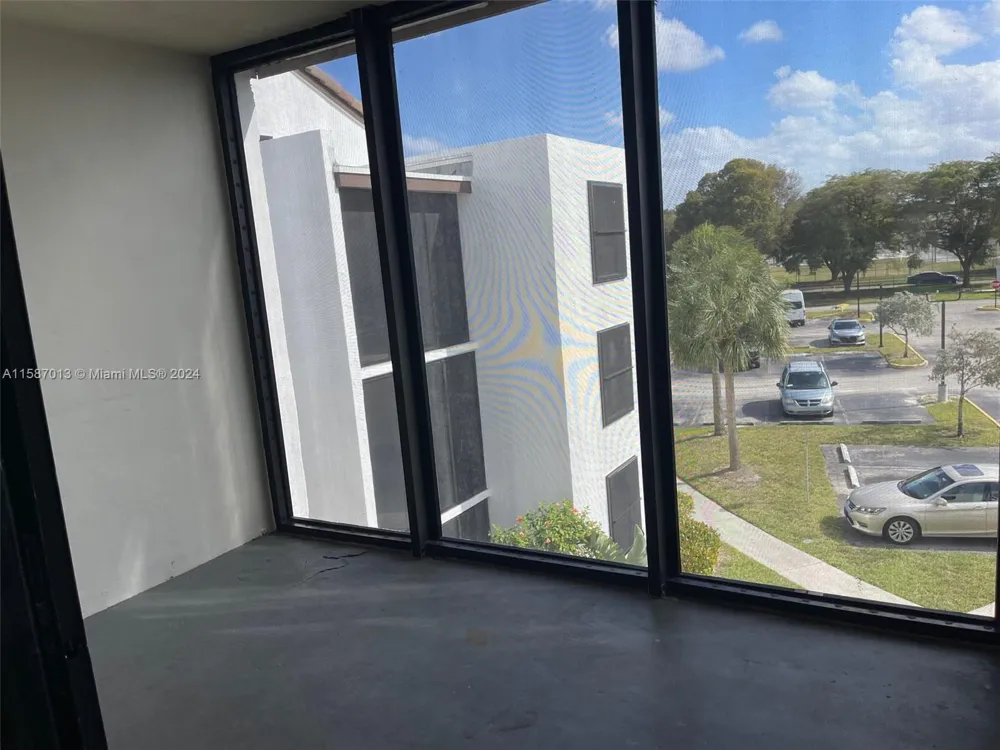 212 Lake Pointe Drive #313 Oakland Park, FL 33309