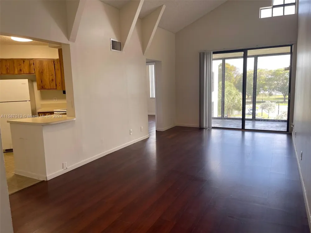 212 Lake Pointe Drive #313 Oakland Park, FL 33309