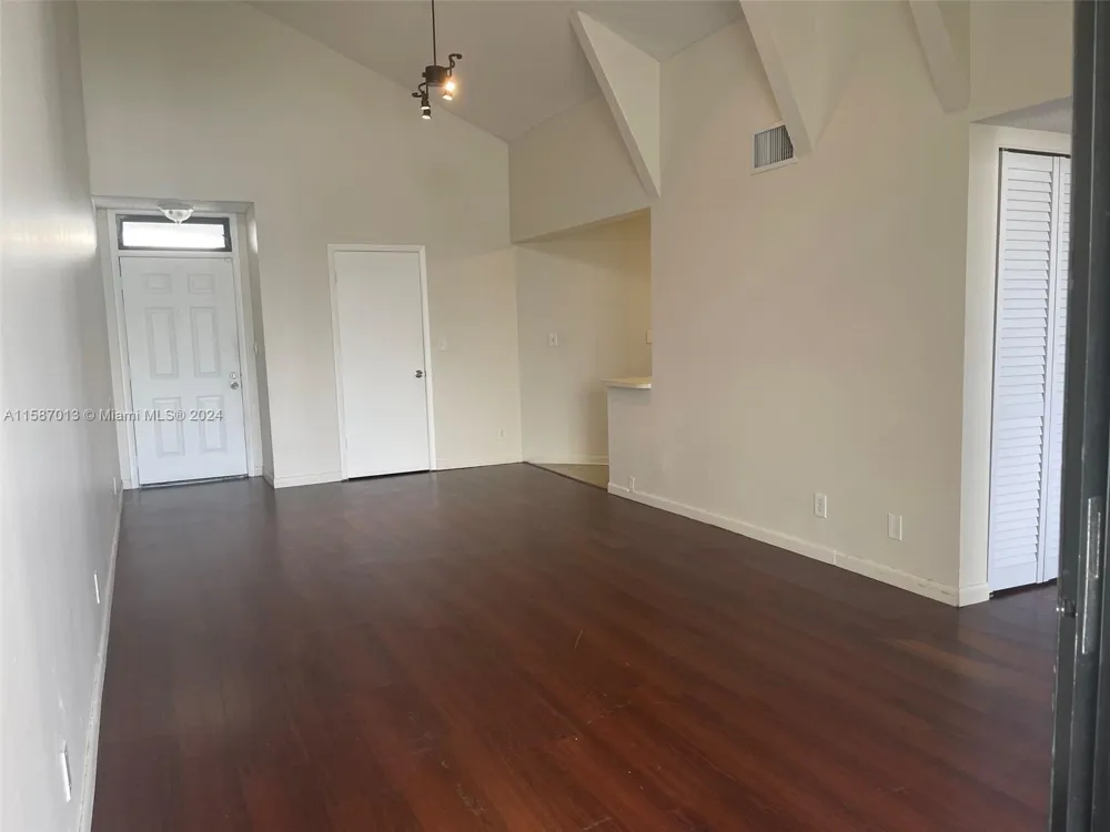 212 Lake Pointe Drive #313 Oakland Park, FL 33309