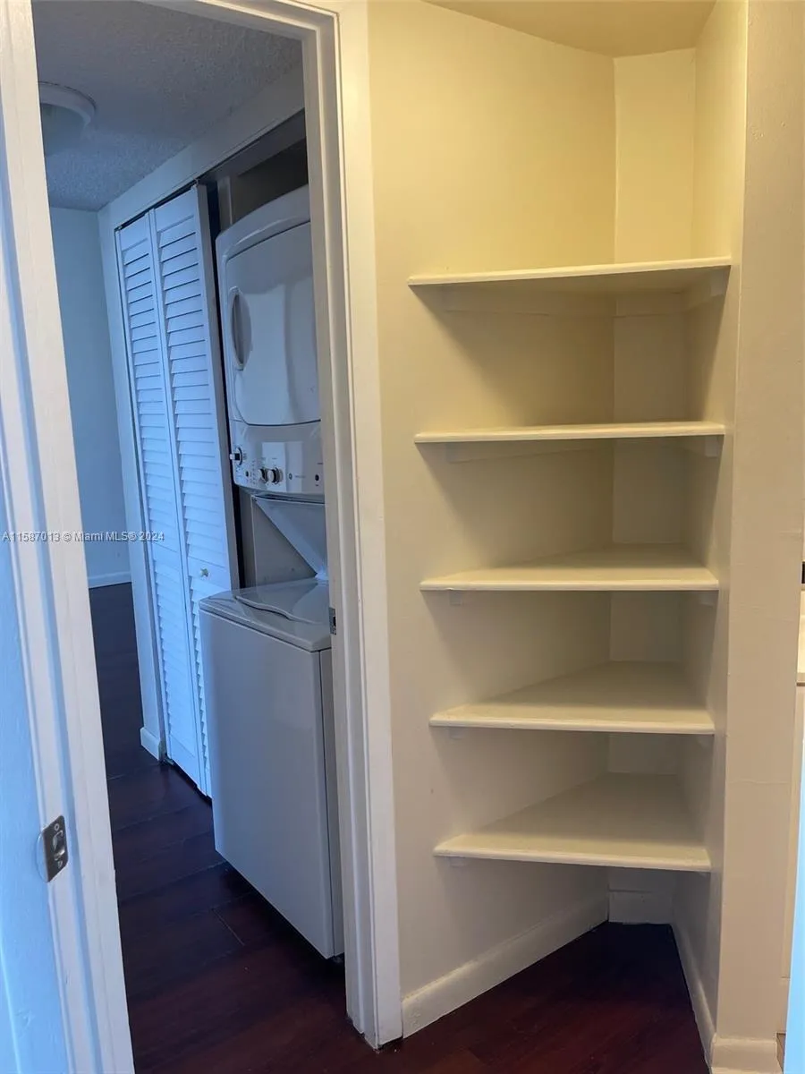 212 Lake Pointe Drive #313 Oakland Park, FL 33309