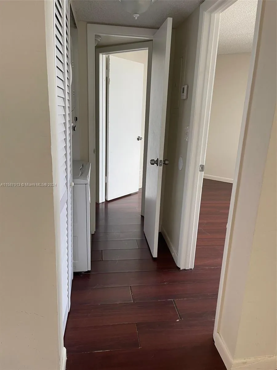 212 Lake Pointe Drive #313 Oakland Park, FL 33309