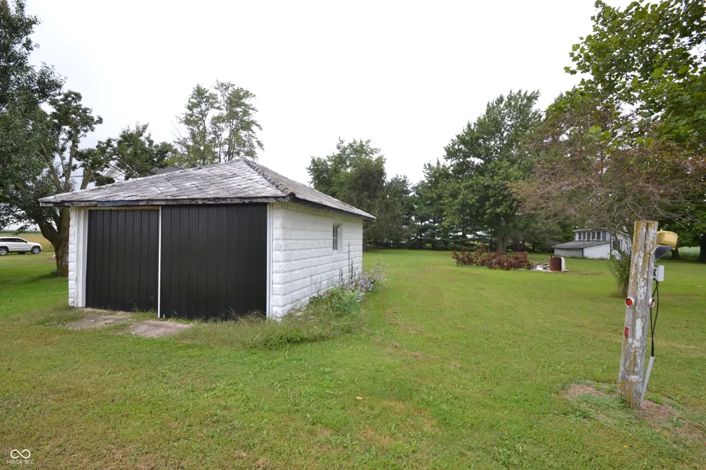 1606 County Road 1350 E Kempton, IN 46049