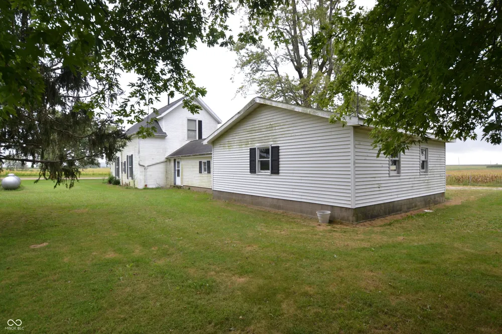 1606 County Road 1350 E Kempton, IN 46049