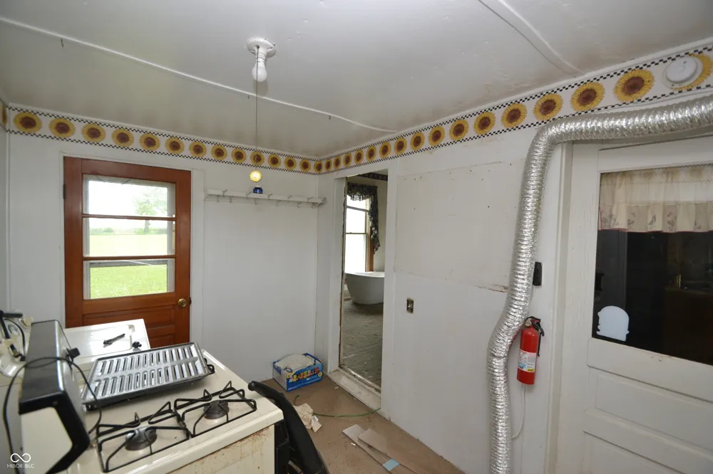 1606 County Road 1350 E Kempton, IN 46049