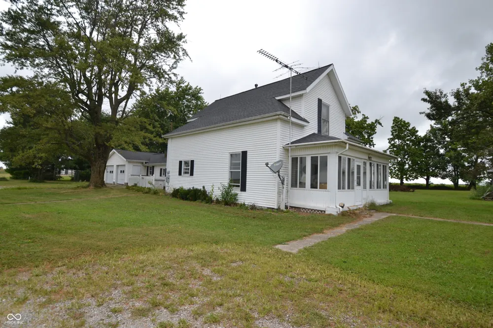 1606 County Road 1350 E Kempton, IN 46049