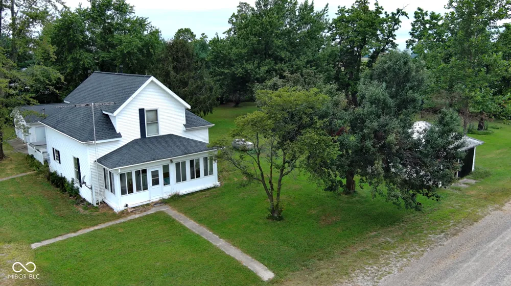 1606 County Road 1350 E Kempton, IN 46049