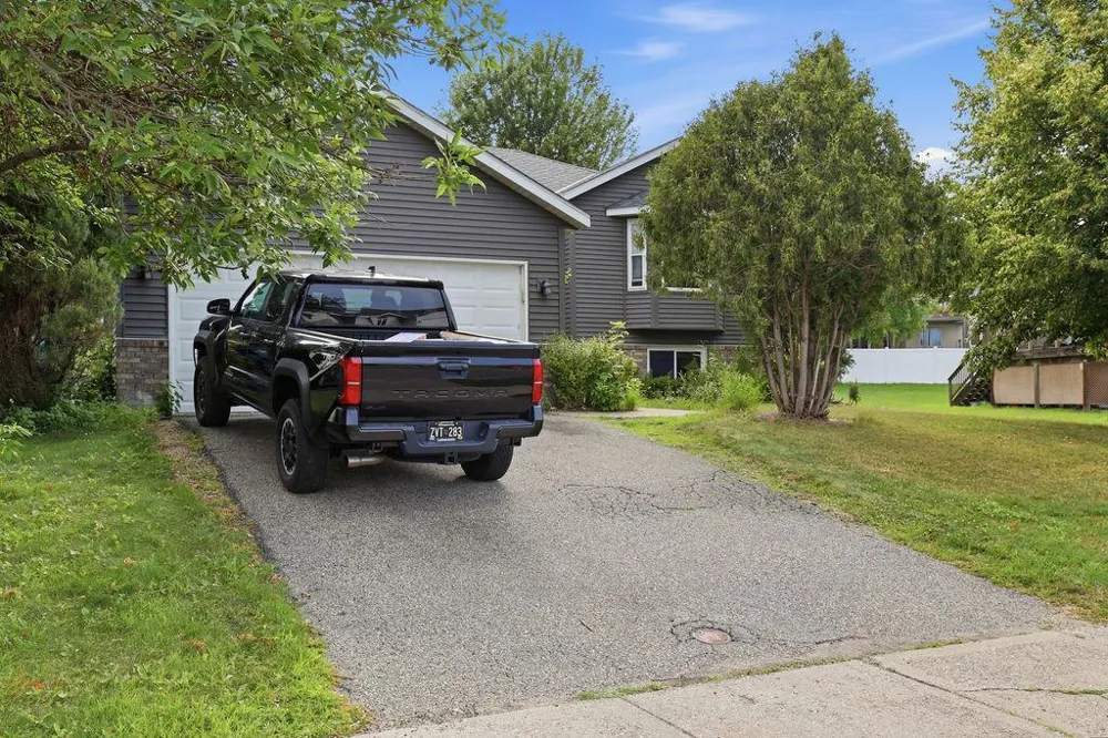 17373 Glencoe Avenue Lakeville, MN 55044