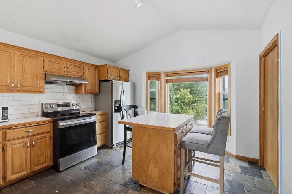 17373 Glencoe Avenue Lakeville, MN 55044