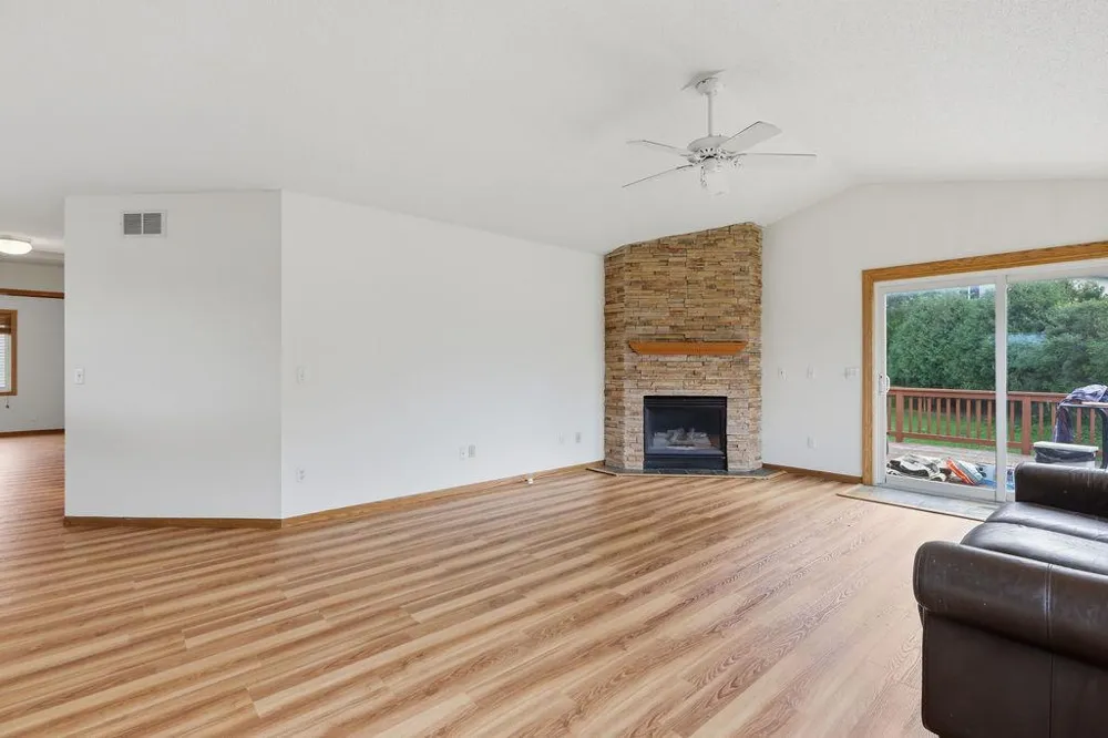17373 Glencoe Avenue Lakeville, MN 55044