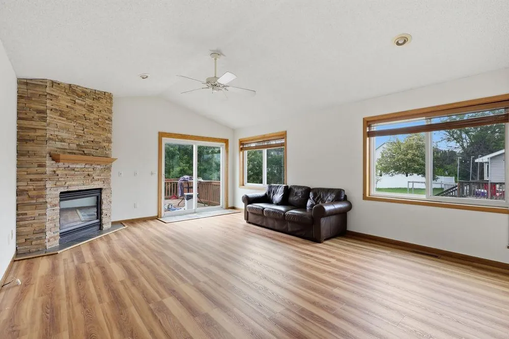 17373 Glencoe Avenue Lakeville, MN 55044