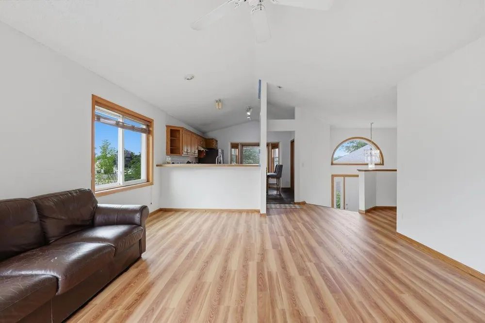 17373 Glencoe Avenue Lakeville, MN 55044