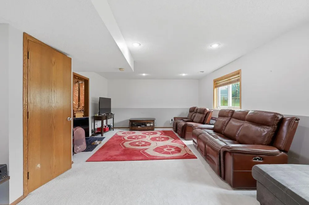 17373 Glencoe Avenue Lakeville, MN 55044