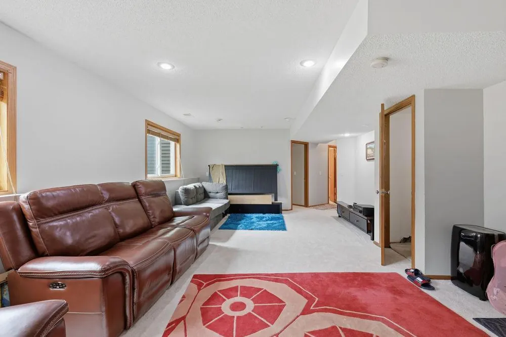 17373 Glencoe Avenue Lakeville, MN 55044