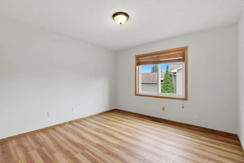 17373 Glencoe Avenue Lakeville, MN 55044