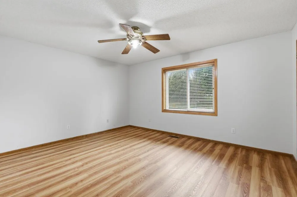 17373 Glencoe Avenue Lakeville, MN 55044