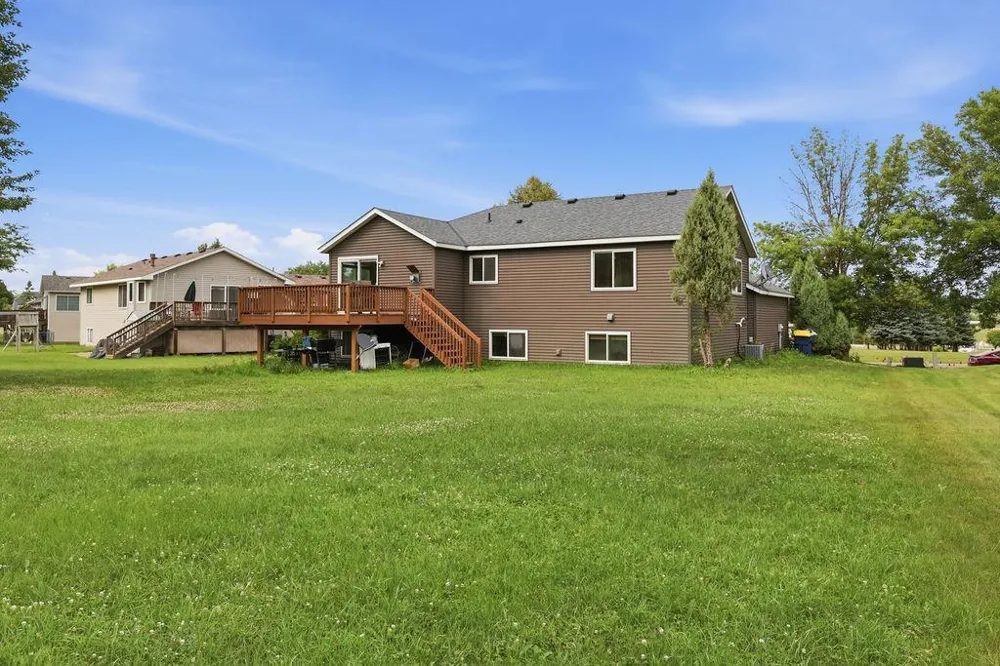 17373 Glencoe Avenue Lakeville, MN 55044
