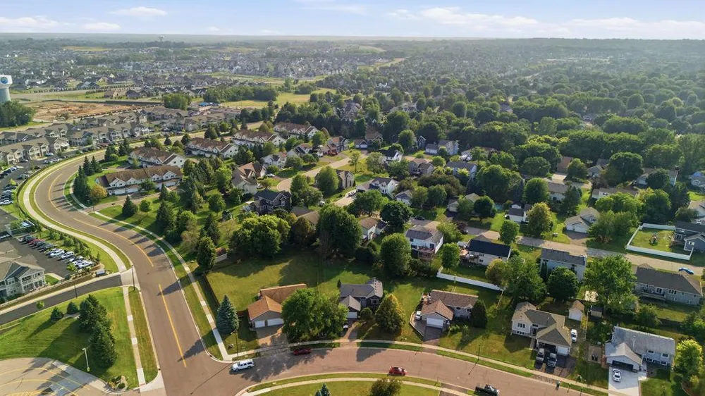 17373 Glencoe Avenue Lakeville, MN 55044