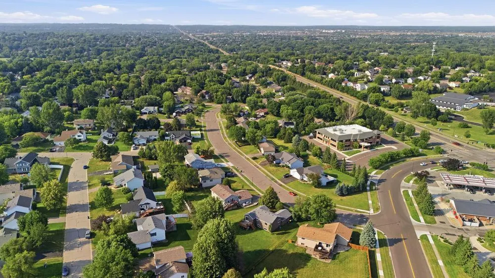 17373 Glencoe Avenue Lakeville, MN 55044