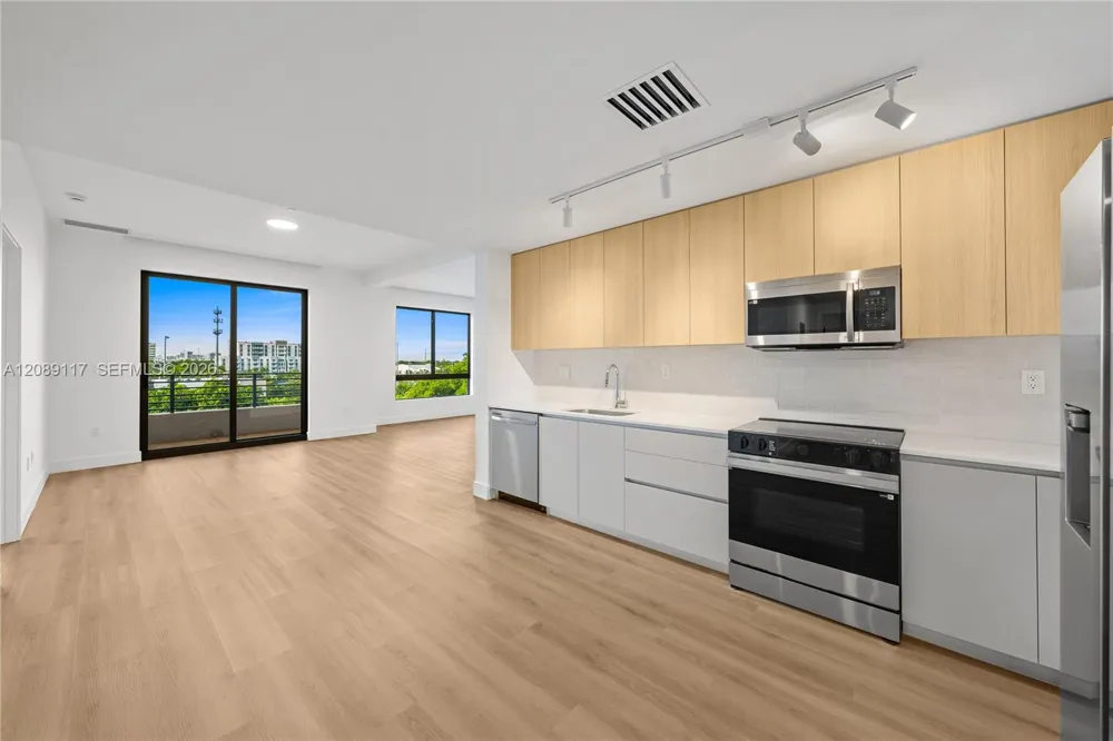 215 SE 4th St #406 Hallandale Beach, FL 33009
