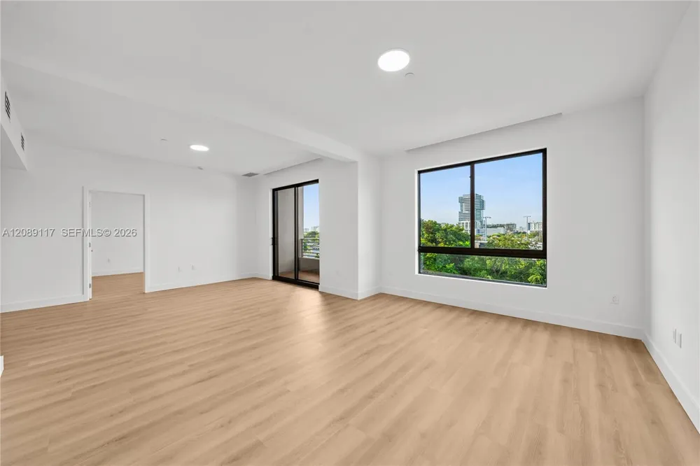 215 SE 4th St #406 Hallandale Beach, FL 33009