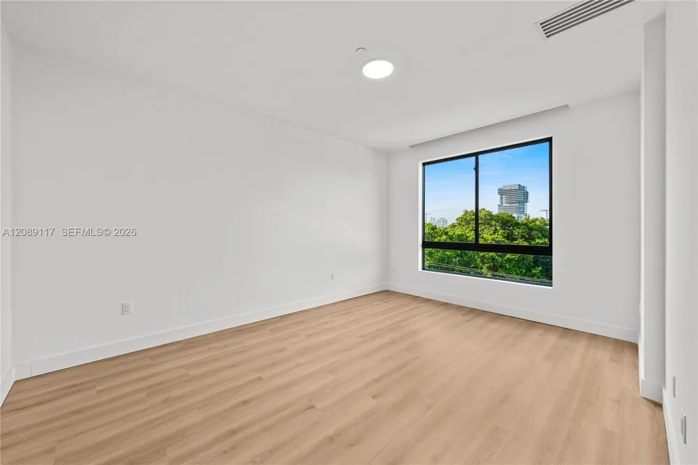 215 SE 4th St #406 Hallandale Beach, FL 33009