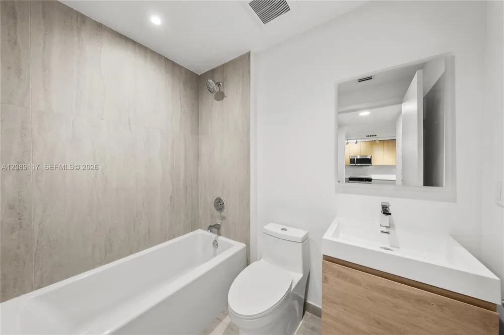 215 SE 4th St #406 Hallandale Beach, FL 33009