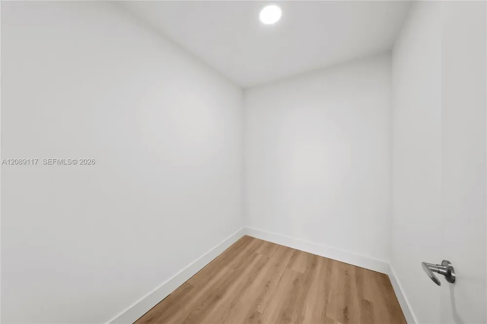215 SE 4th St #406 Hallandale Beach, FL 33009