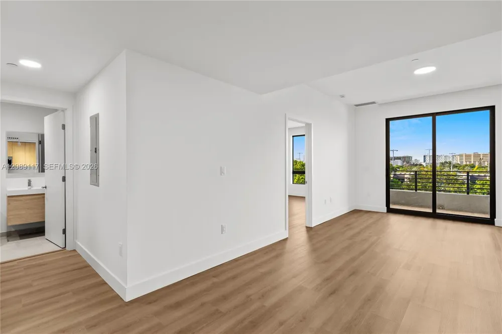 215 SE 4th St #406 Hallandale Beach, FL 33009