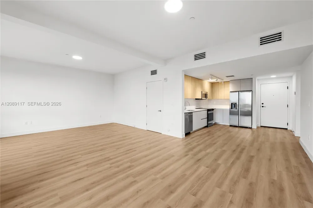 215 SE 4th St #406 Hallandale Beach, FL 33009