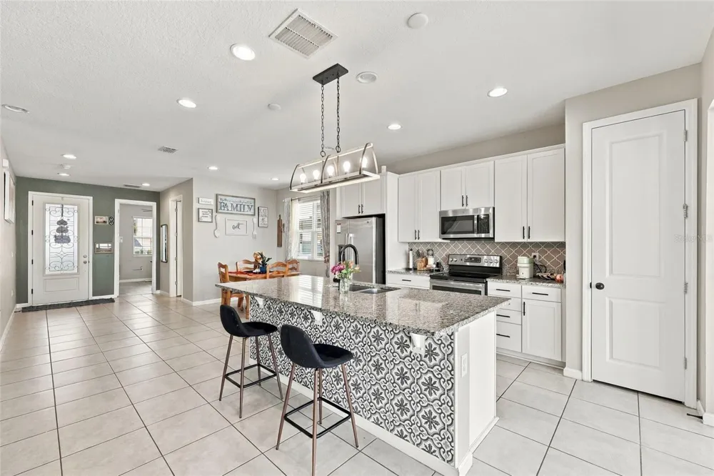 528 BUCHANNAN DRIVE Davenport, FL 33837