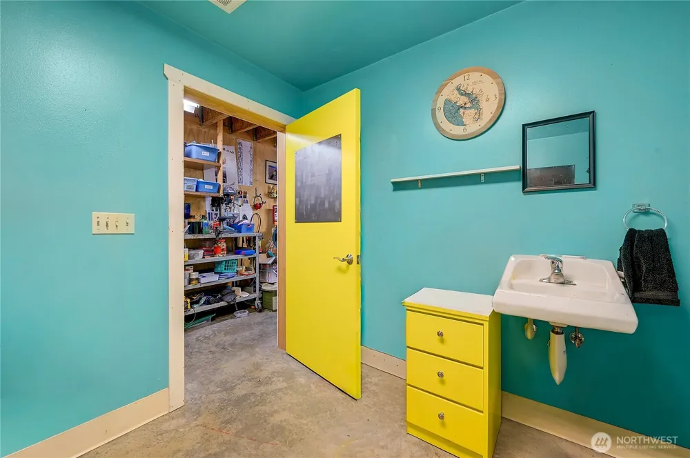 11285 Rhody Drive Port Hadlock, WA 98339